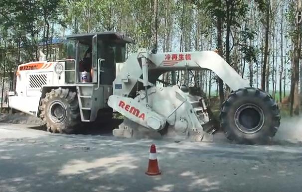 Road cold recycler of roads in Henan S224 province