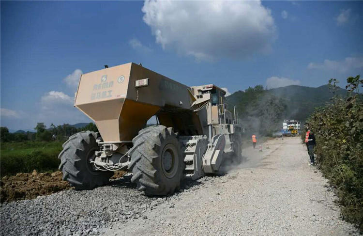 Jiangxi Yichun Provincial Highway Cement Pavement Crushing P